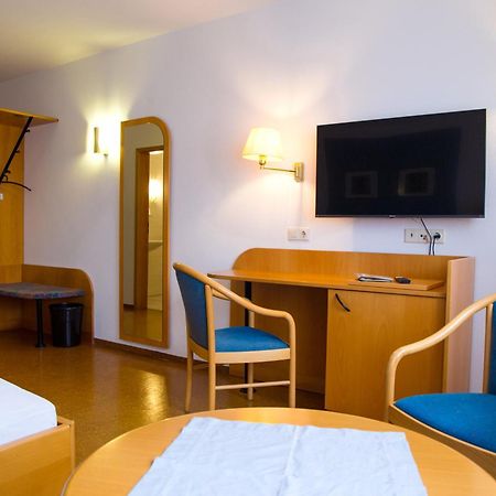 Hotel Zur Linde Gaedheim Exterior photo