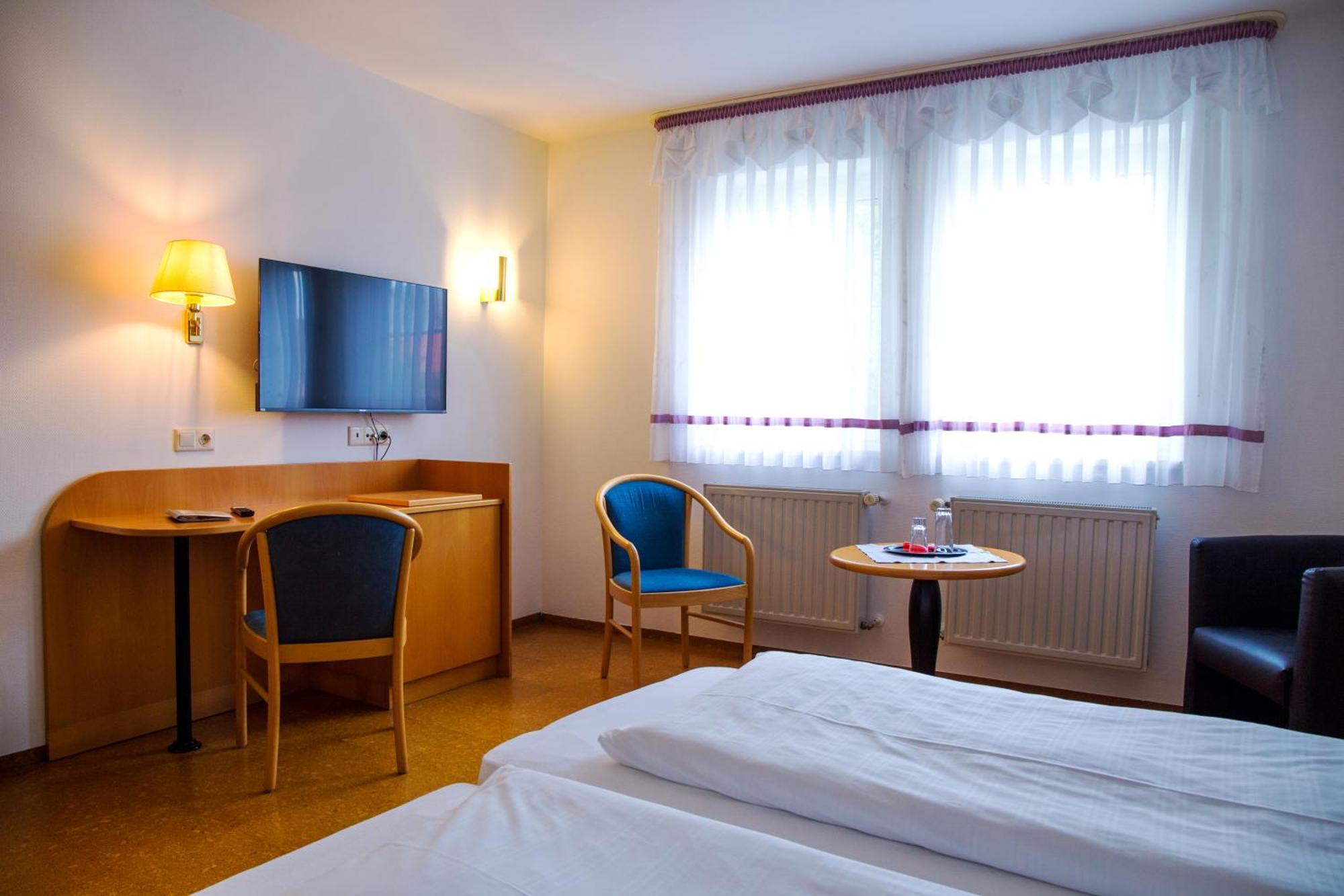 Hotel Zur Linde Gaedheim Exterior photo